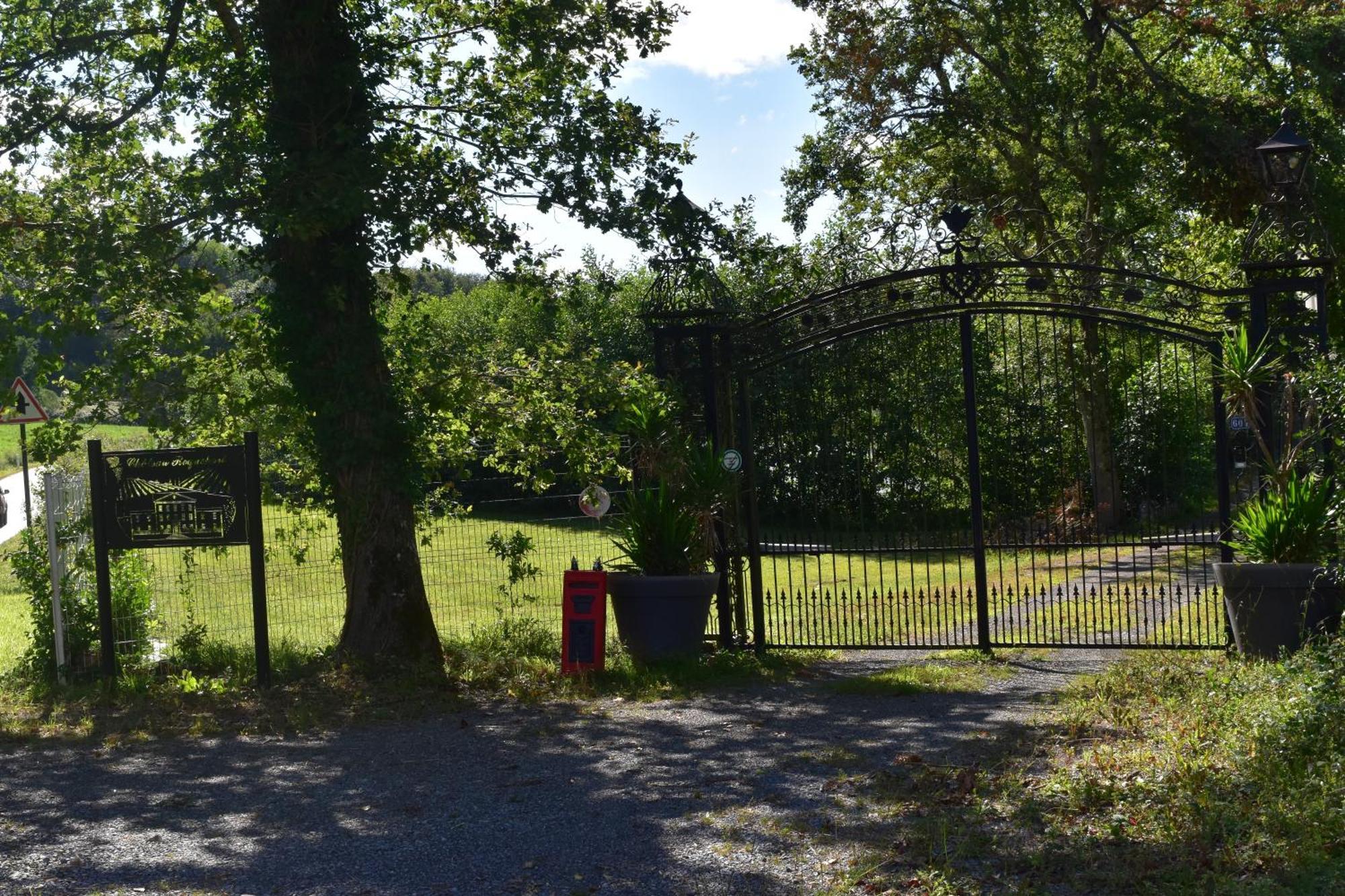 Chateau Roquehort Avec Ev Recharge Point 22Kw Monein Dış mekan fotoğraf